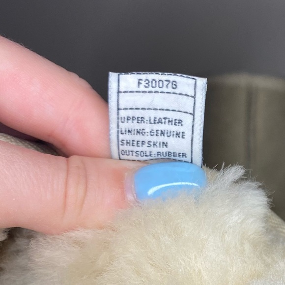 🤎 Tan Ugg Boots 🤎 - Picture 5 of 7